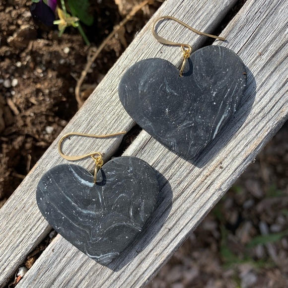 Heart statement earrings - Picture 2 of 3